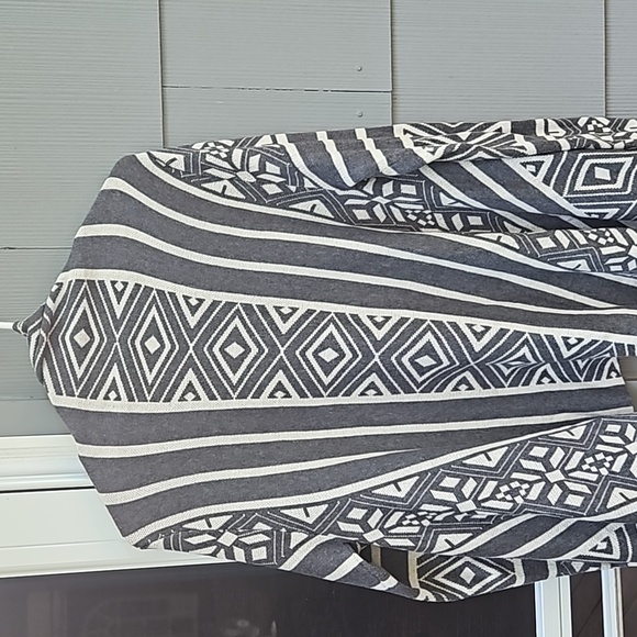 Ladies Aztec handkerchief open wrap med - large - Picture 5 of 7